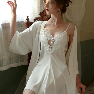 Robe set comes with heart shape lace at the front of the nightgown