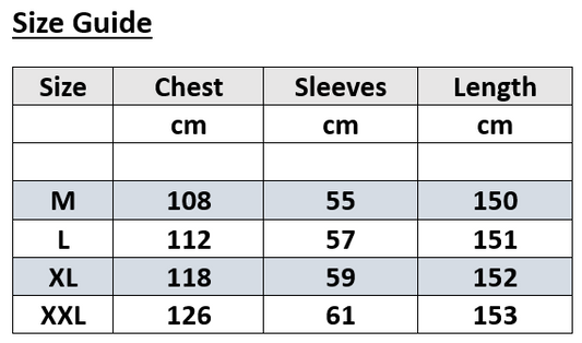 Bademantel mit Perlen an den Ärmeln